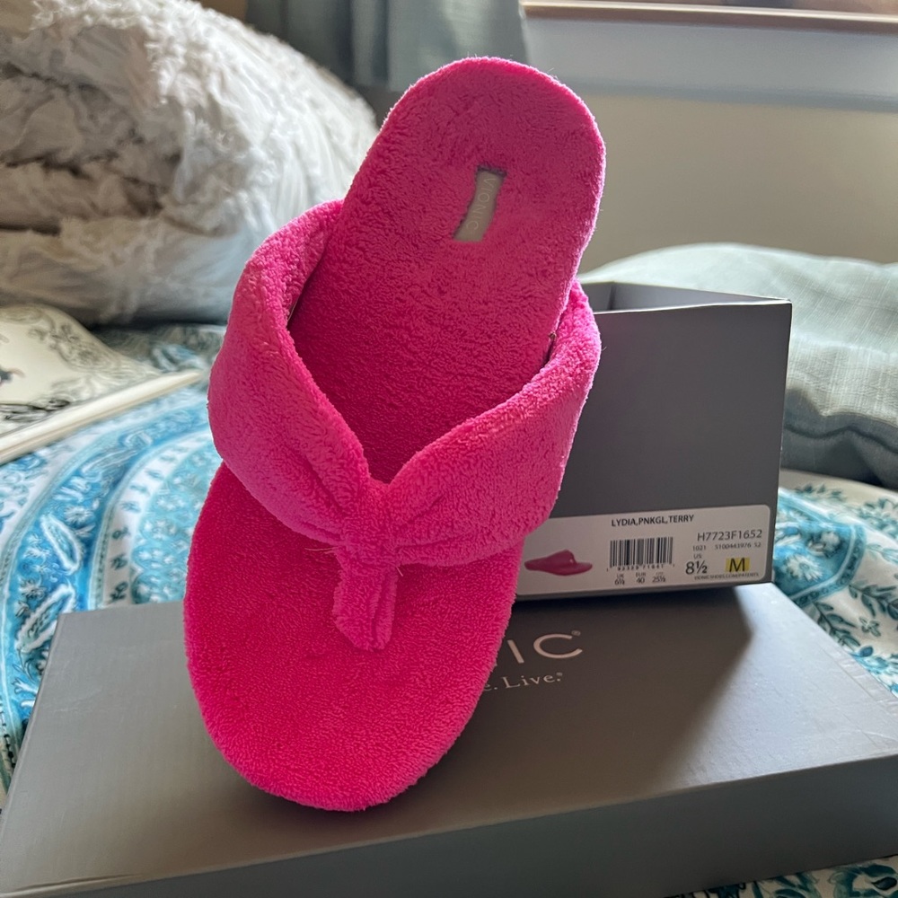 Vionic hot pink slippers
